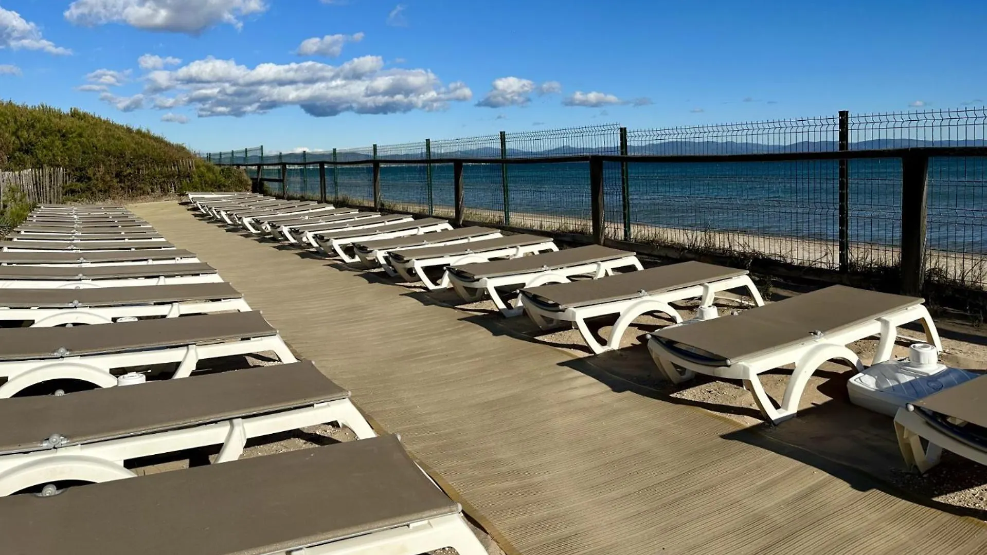 Badine Beach 5P Plage Piscine Balneo Clim Jardin Exotique Apartment Hyeres 0*,